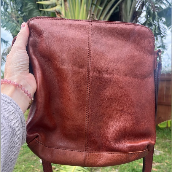BORN cognac leather crossbody - Picture 5 of 9